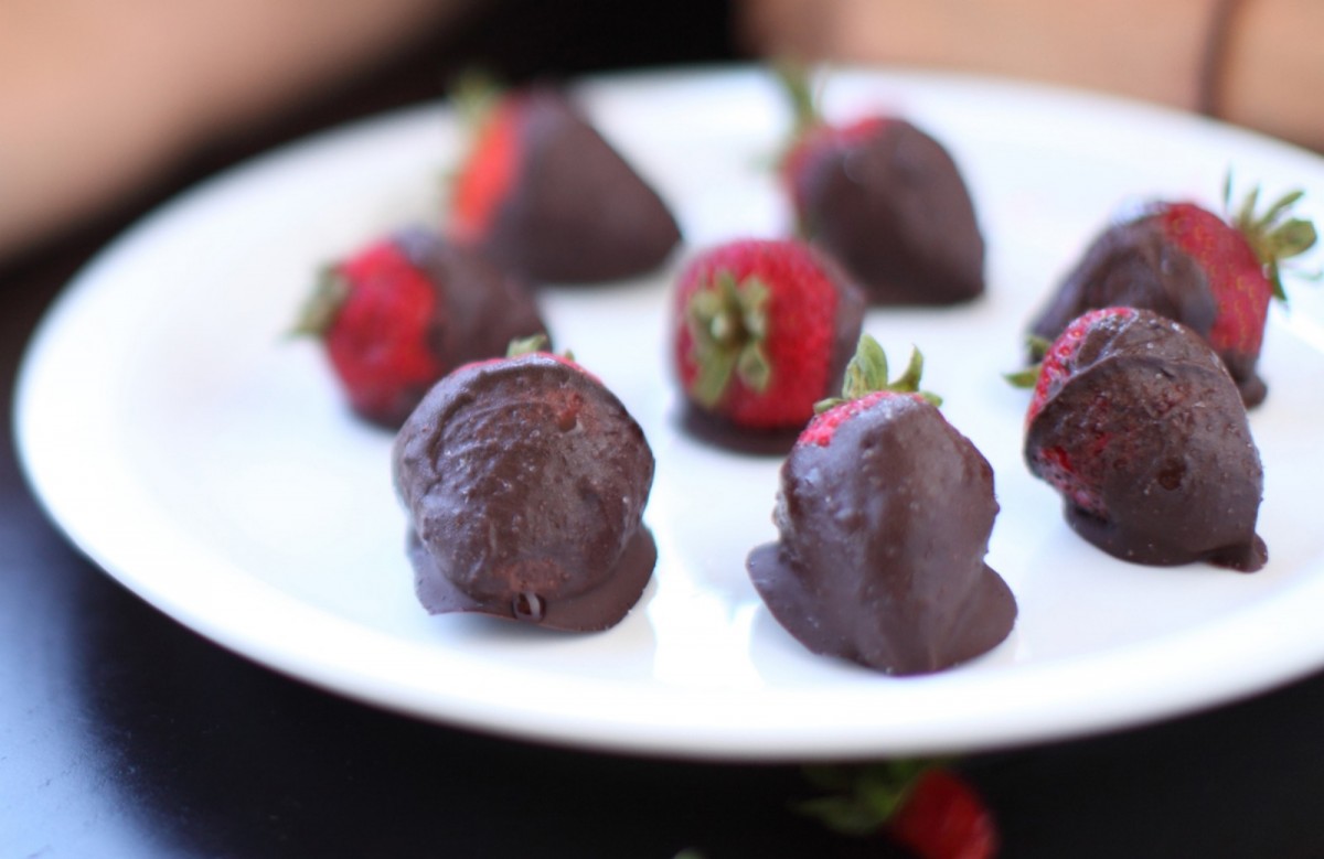 Mexican-Hot-Chocolate-Covered-Strawberries-Vegan-1200x779