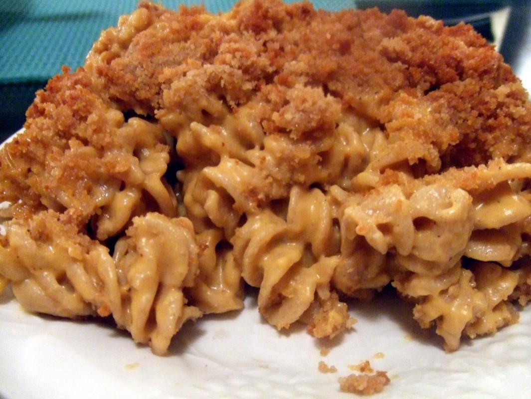 Baked-Mac-and-Cheeze-Feature_1-1065x800