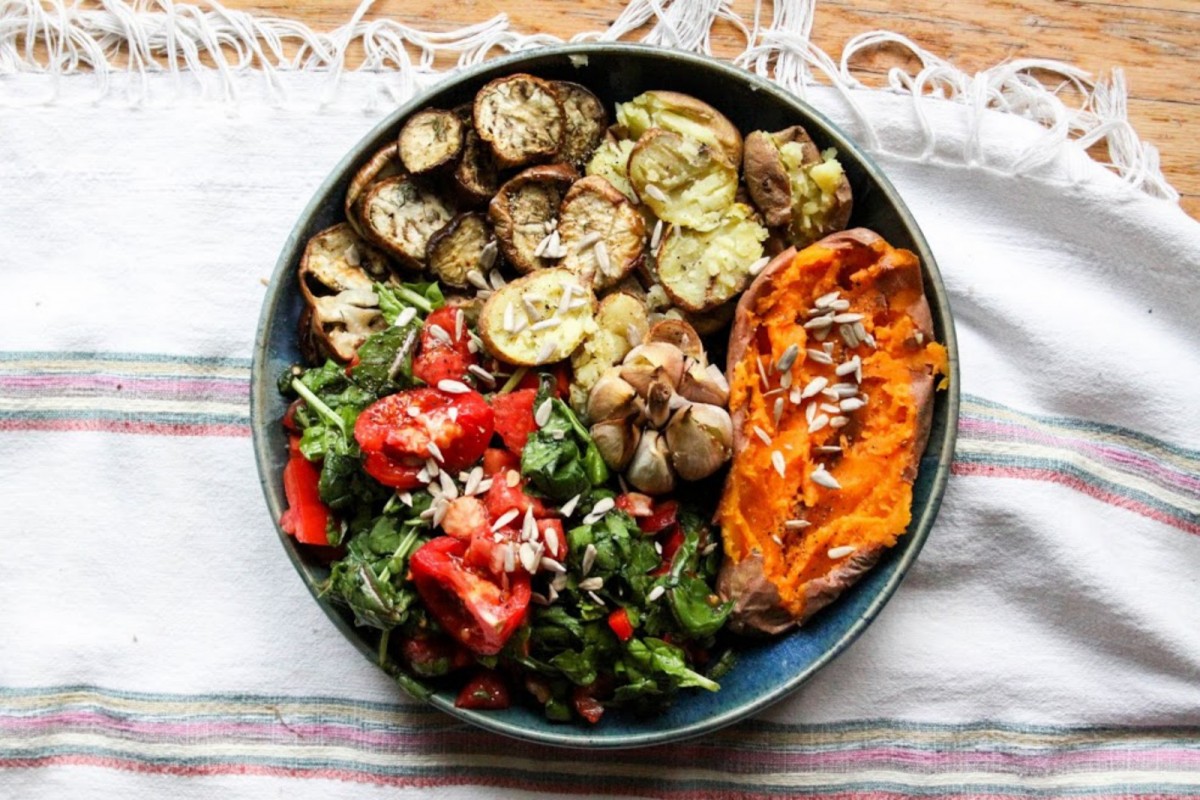 Roasted-Veggies-With-Buttery-Garlic-and-Spinach-Salad--1200x800 (1)