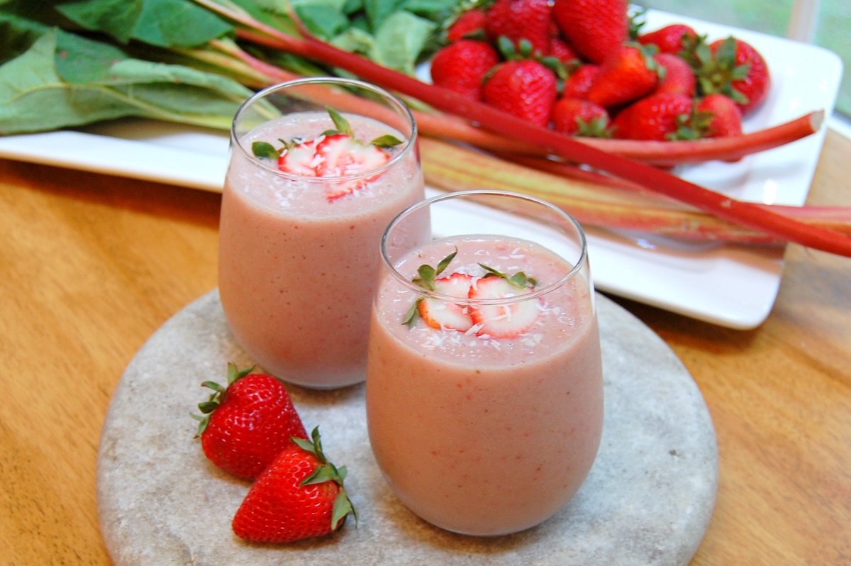 Strawberry-Rhubarb-Smoothie (1)