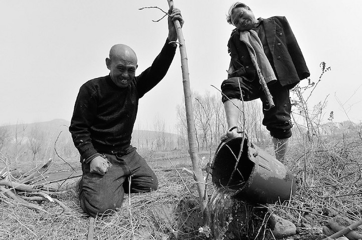 Blind Man and His Best Friend Who is a Double Amputee Have Planted Over 10,000 Trees in China