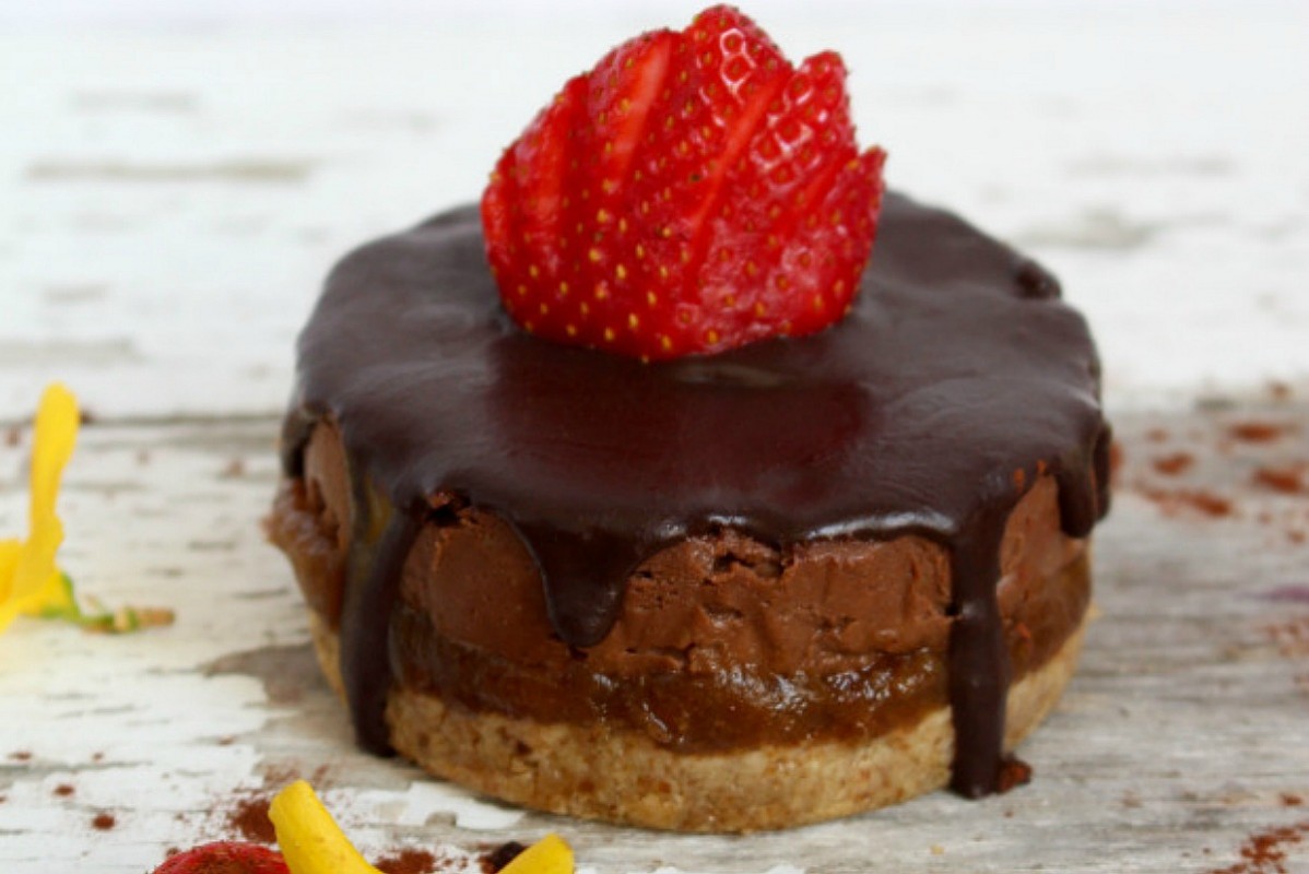 3 Layer Chocolate Strawberry Cakes [Vegan, Raw, Gluten-Free]