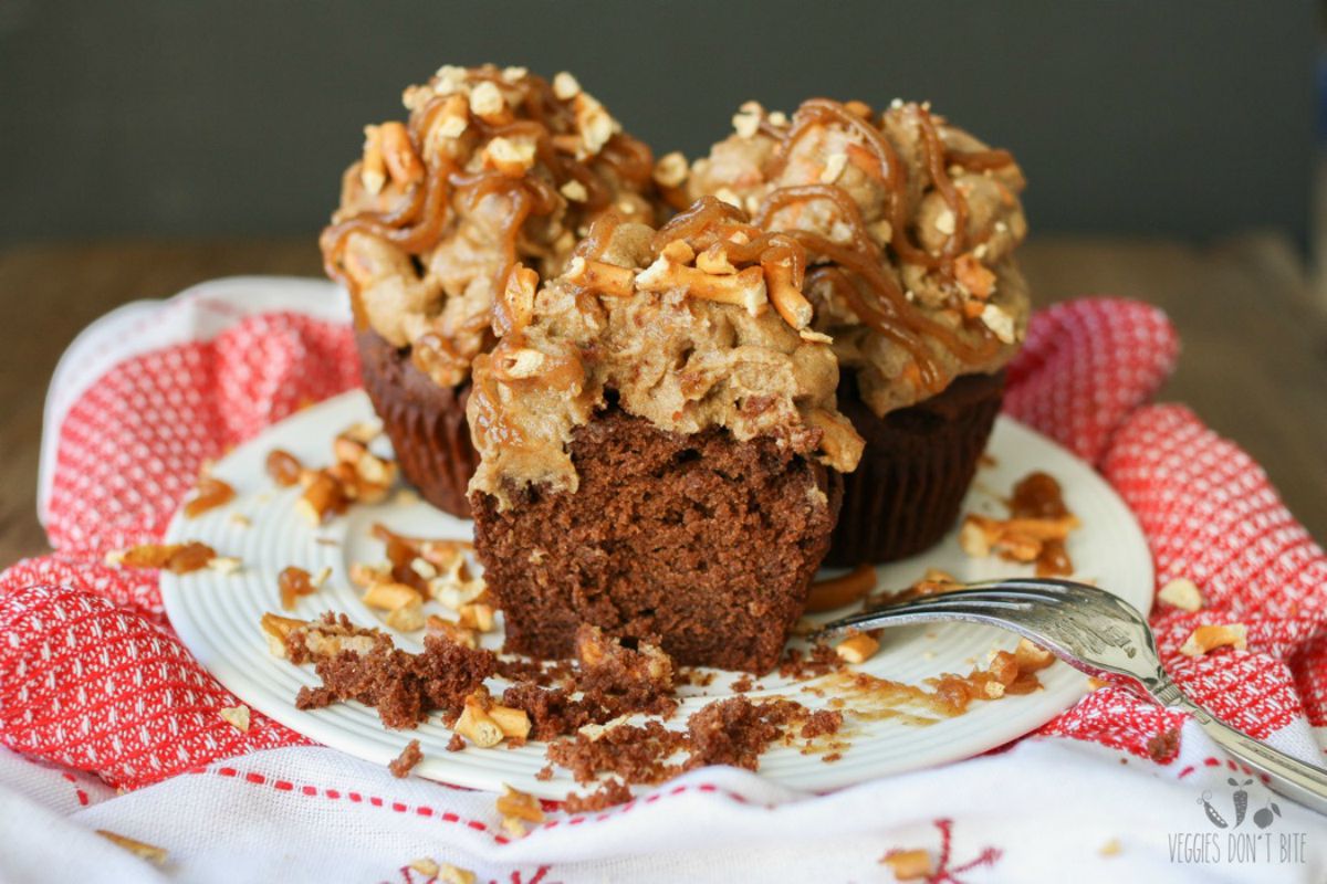 Sweet and Salty Cupcakes With Caramel and Pretzel Frosting [Vegan, Gluten-Free]