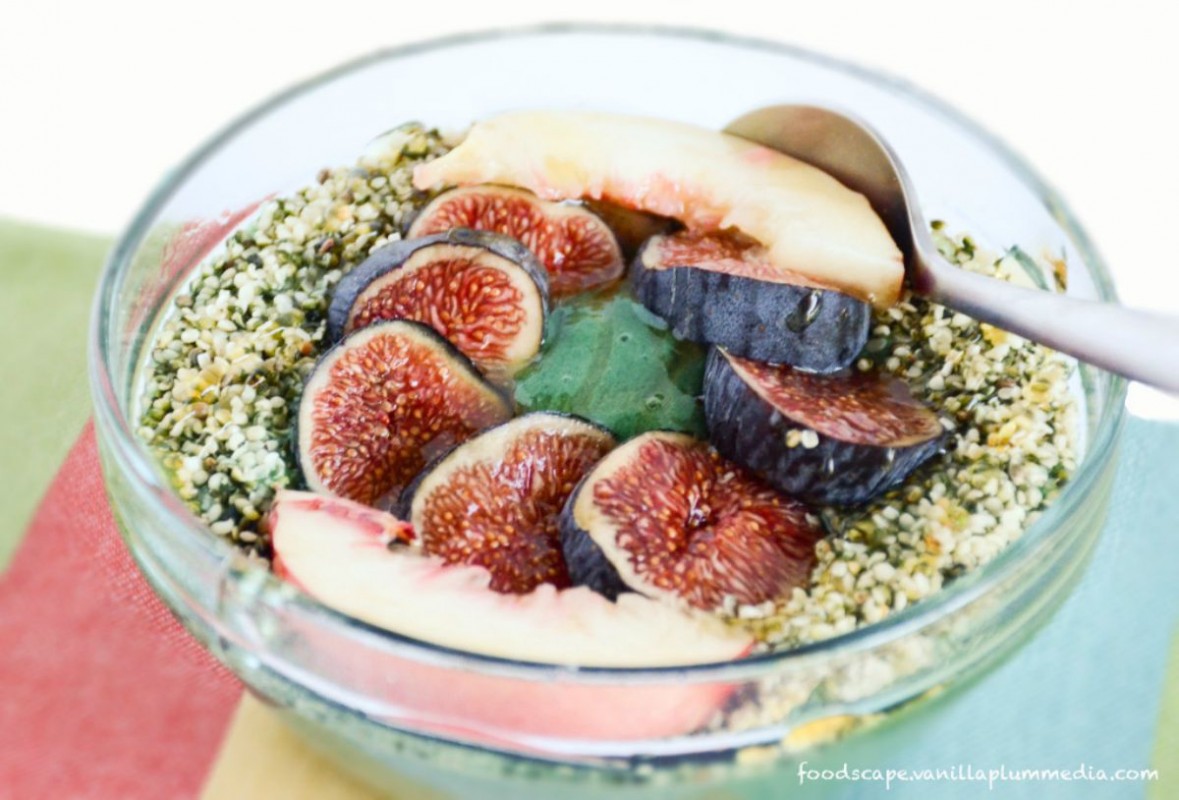 Green Energy Smoothie Bowl With Fresh Figs [Vegan, Raw, Gluten-Free]