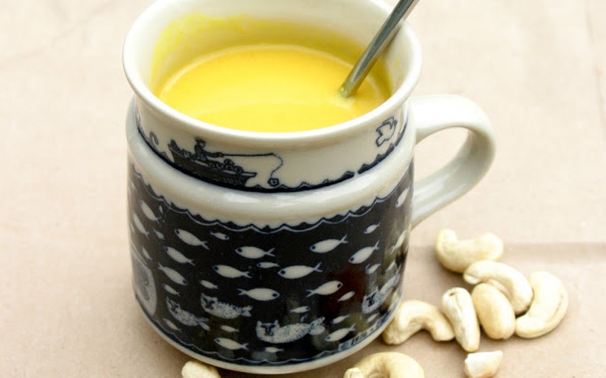 Liquid Gold Turmeric Latte [Vegan, Gluten-Free]