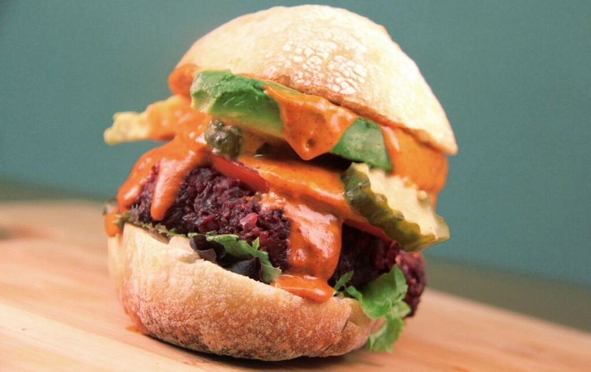 #5under5: Smoky Paprika Beet Burgers With Spicy Tahini Sauce [Vegan, Gluten-Free]