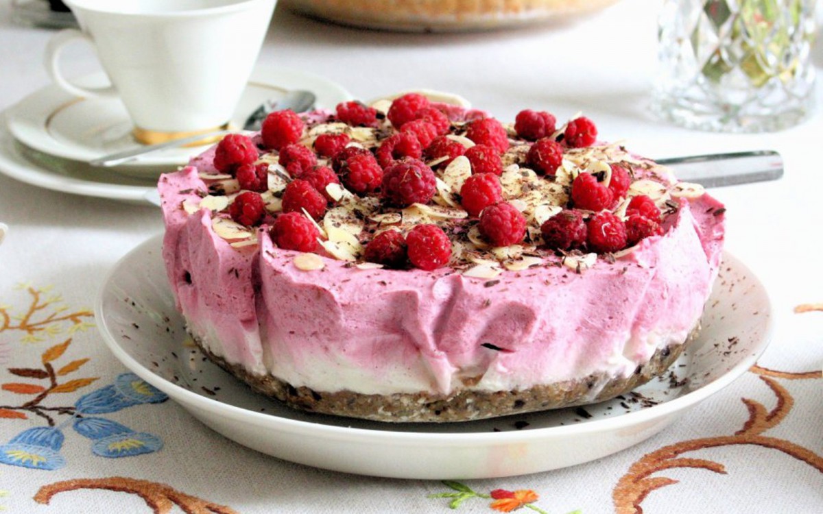 Raw Vanilla Lingonberry Cheesecake