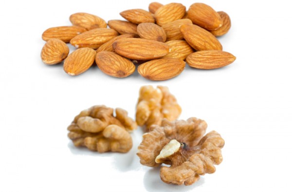 What's Healthier? Almonds or Walnuts?