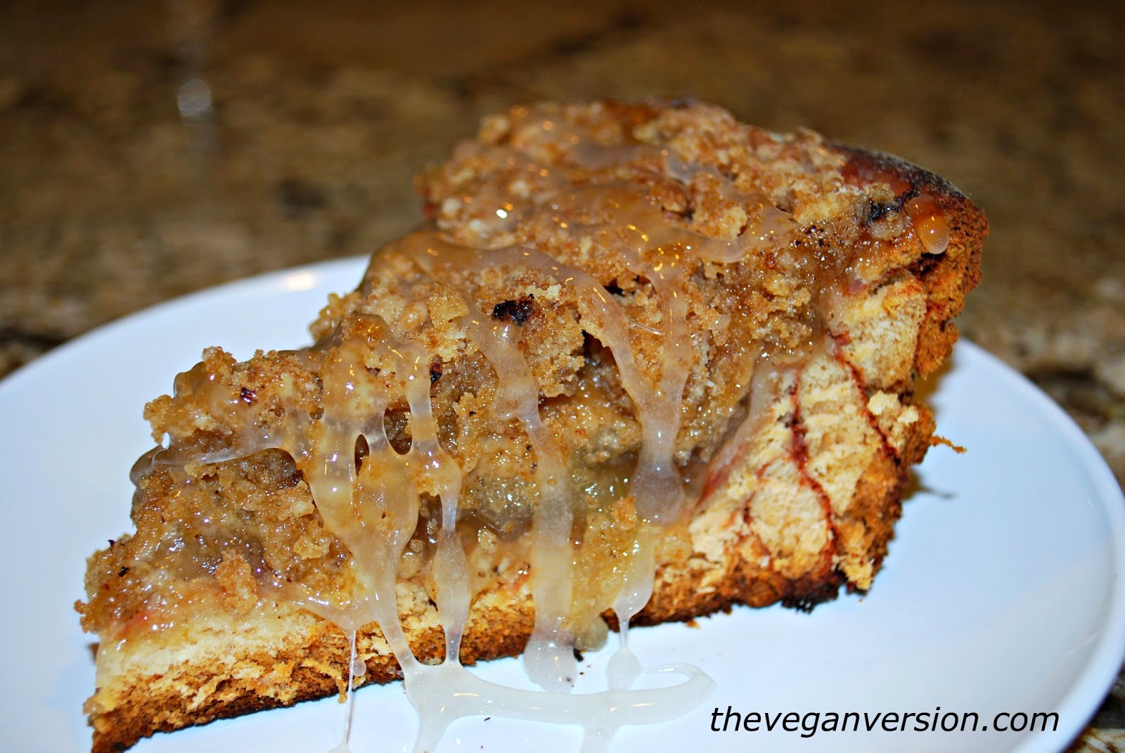 Cinnamon Roll Apple Pie [Vegan]