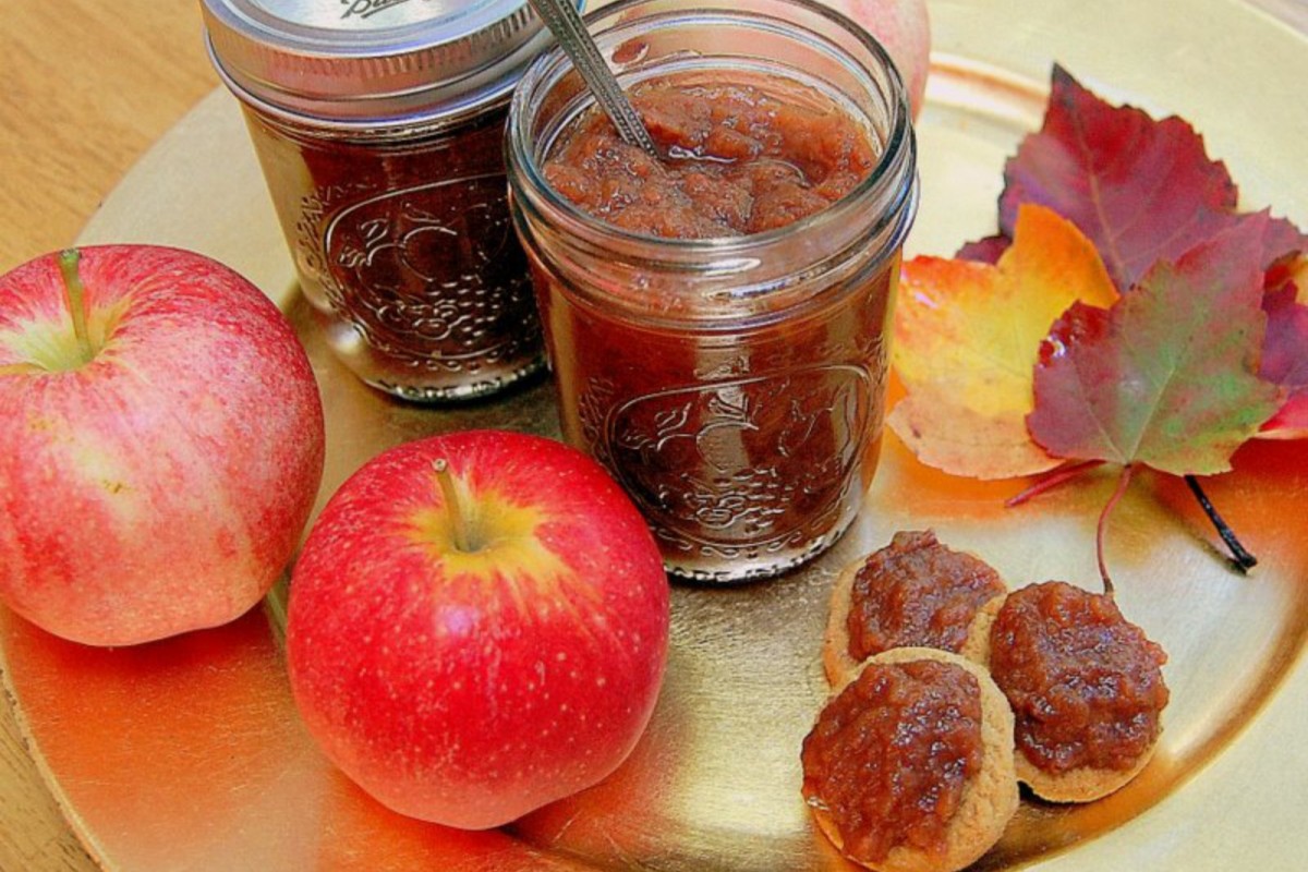 Slow Cooker Apple Date Butter