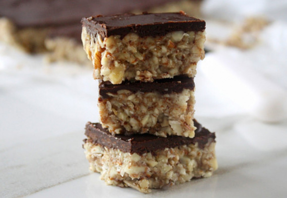 Almond Power Bars With Chocolate Topping 