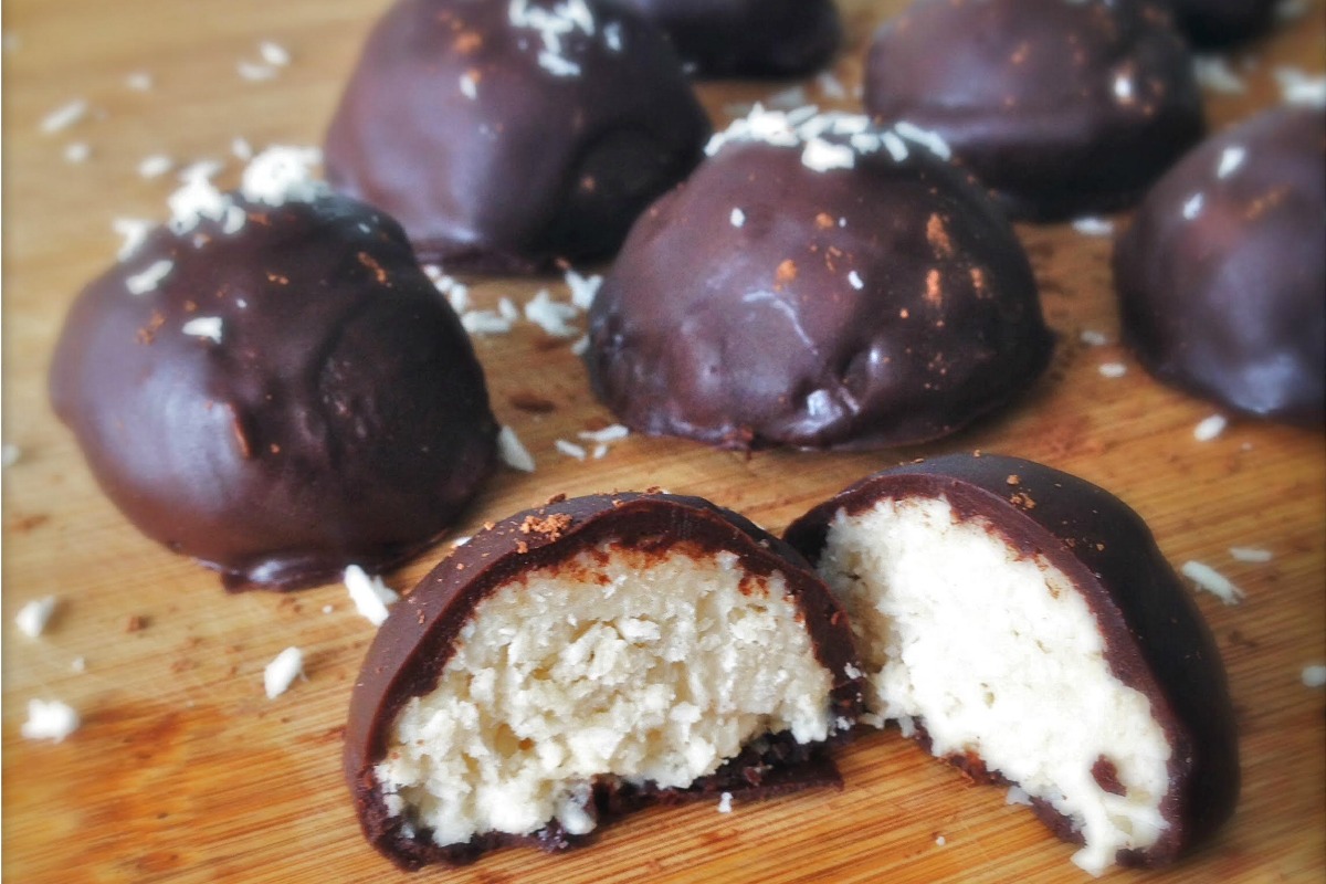 Raw Chocolate Coconut Balls (Just Like Bounty Truffles!) [Vegan, Gluten-Free]