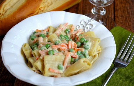 Pasta with cream sauce, carrots, and peas