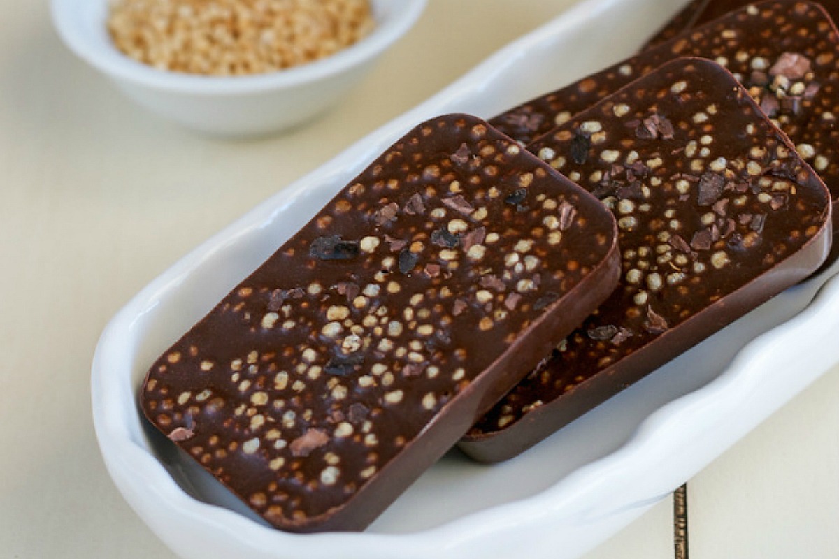 Sugar-Free Puffed Quinoa and Cacao Nib Chocolate Bars