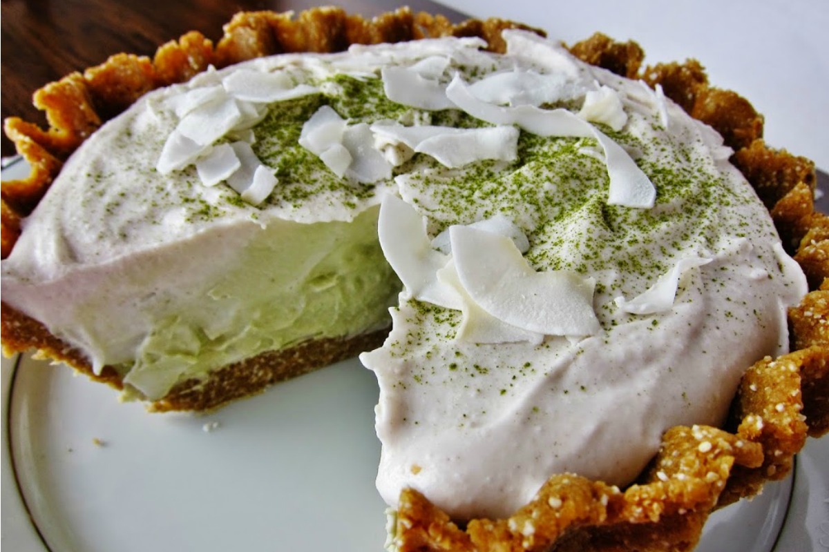 Raw Matcha Coconut Cream Pie [Vegan, Gluten-Free]