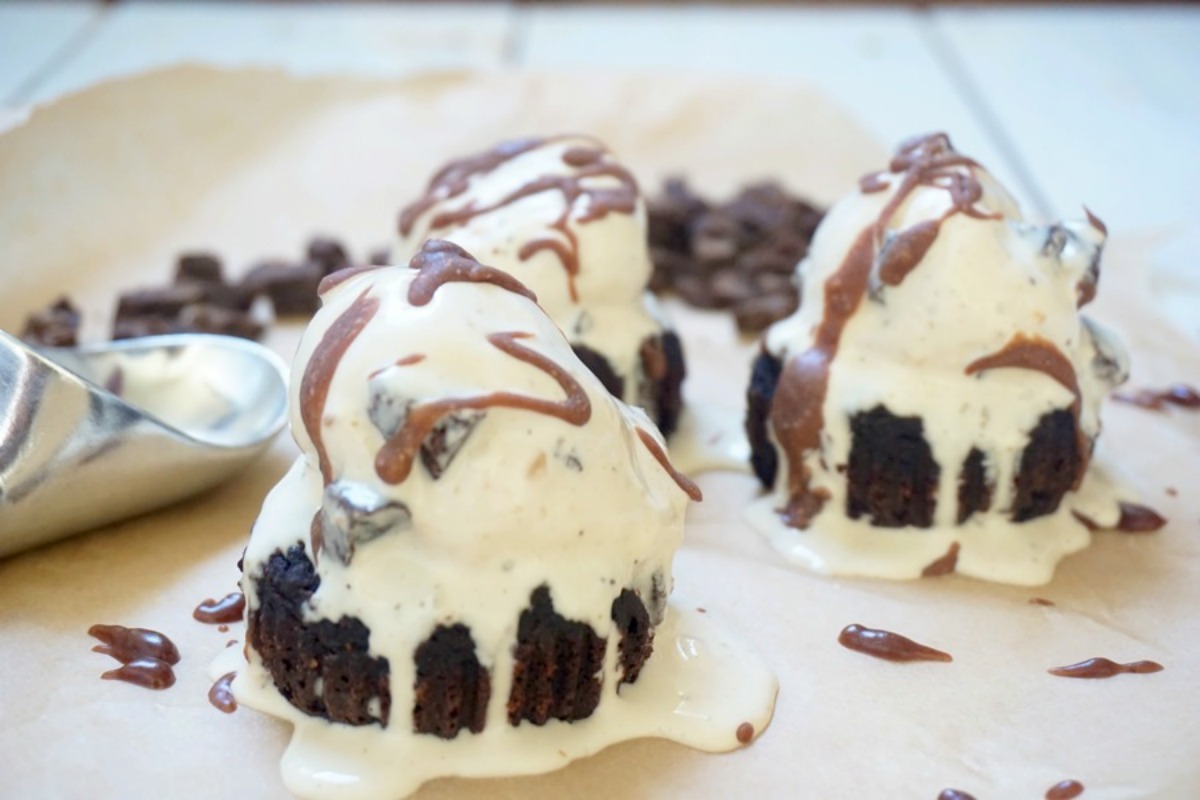 Chocolate Peanut Butter Ice Cream Cupcakes [Vegan]