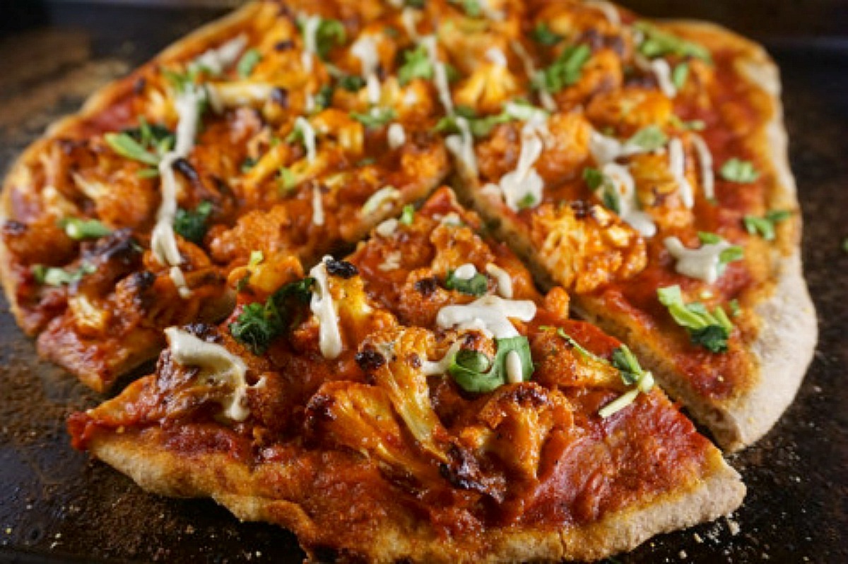 Bangin’ Buffalo Cauliflower Pizza [Vegan]