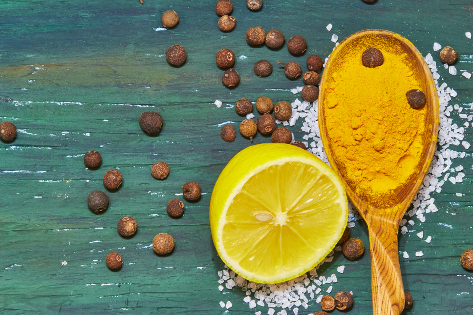 How to Use Ginger, Turmeric, and Lemon to Care for the Body Naturally