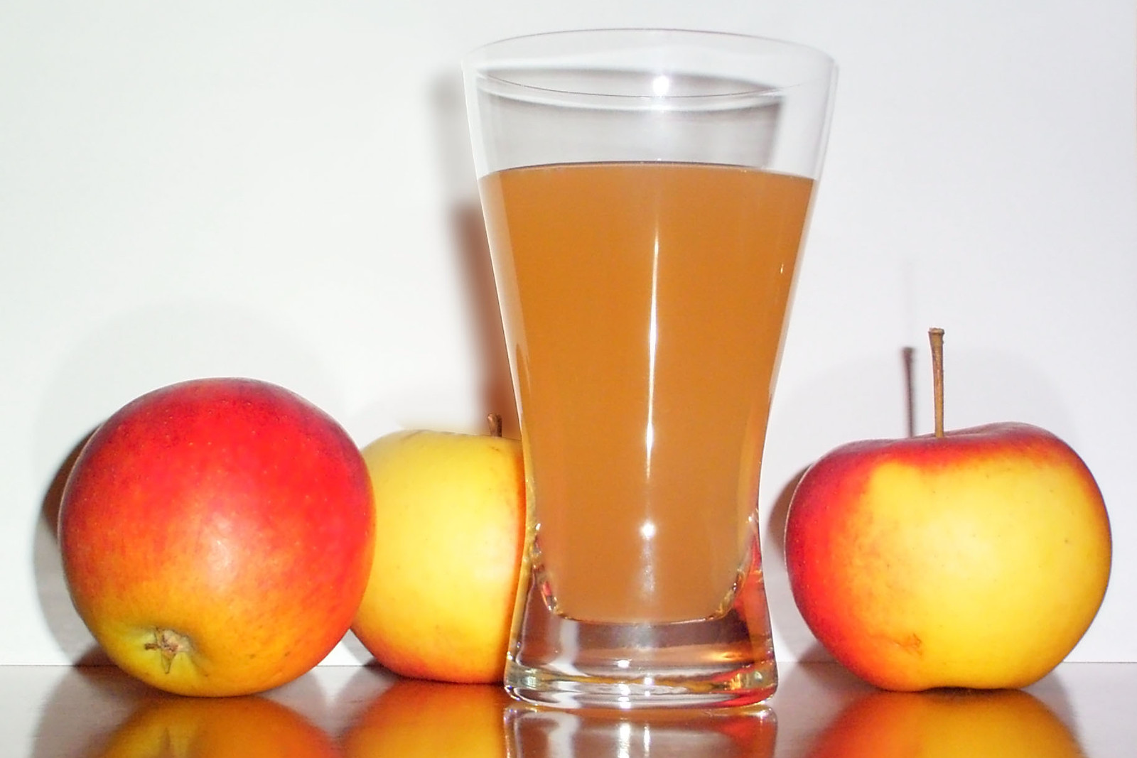 5 Ways to Use Apple Cider Vinegar in the Bathroom