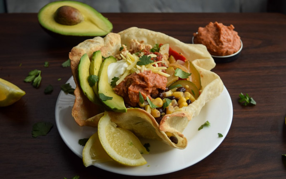 Chipotle Hummus and Fajita Veggie Taco Bowls