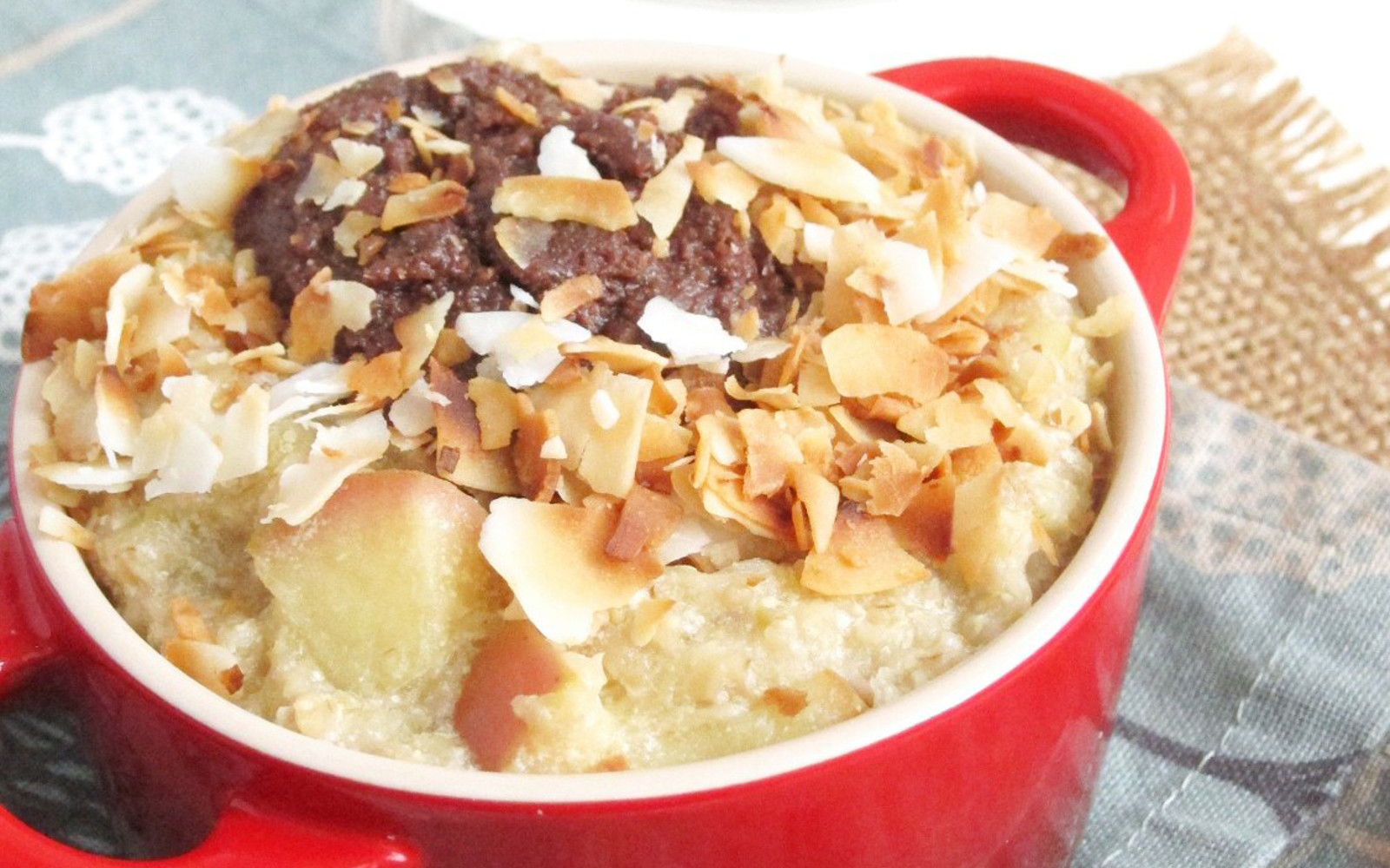 Apple-Oatmeal-with-Chocolate-Tahini-and-Coconut-oatmealartist-vegan