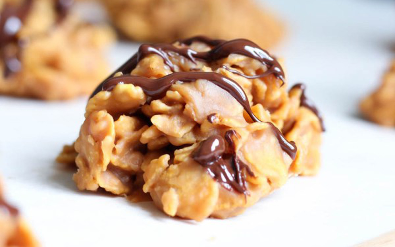 5-Ingredient No-Bake Peanut Butter Corn Flake Cookies