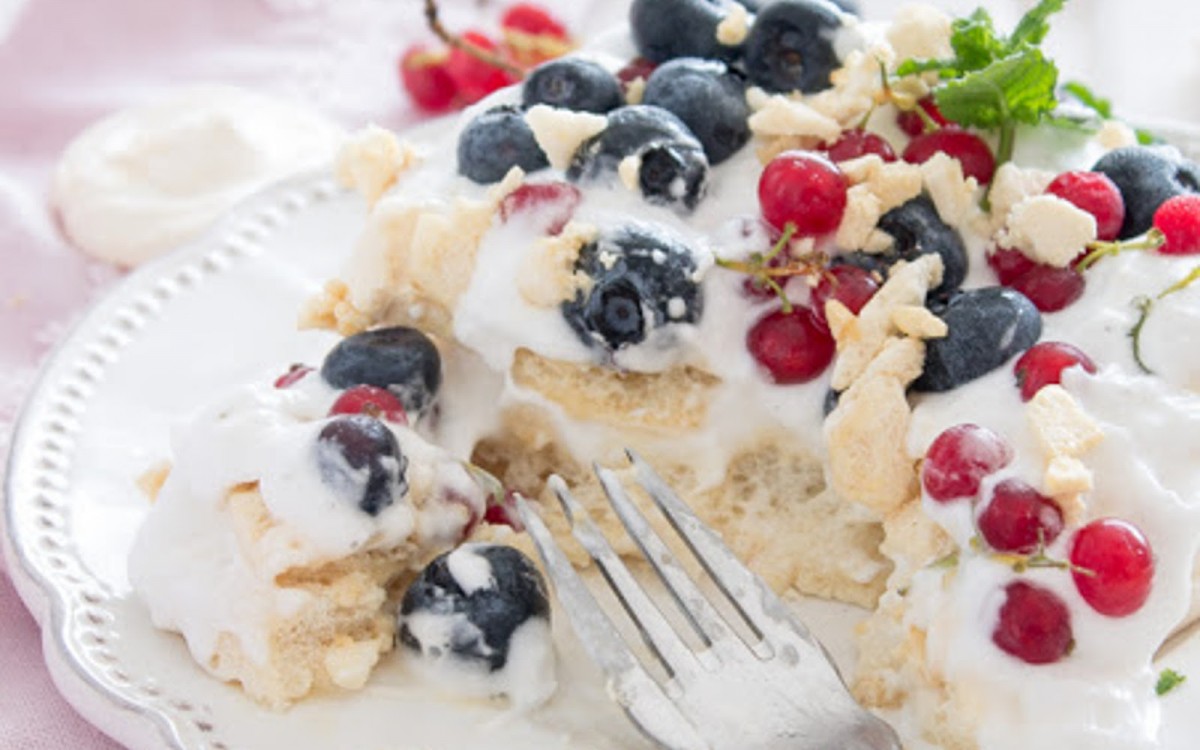 Pavlova With Coconut Whipped Cream