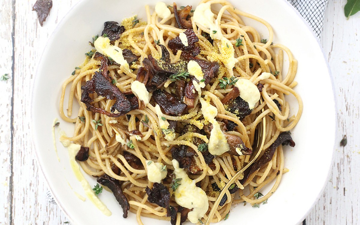 Creamy spaghetti with forest mushrooms