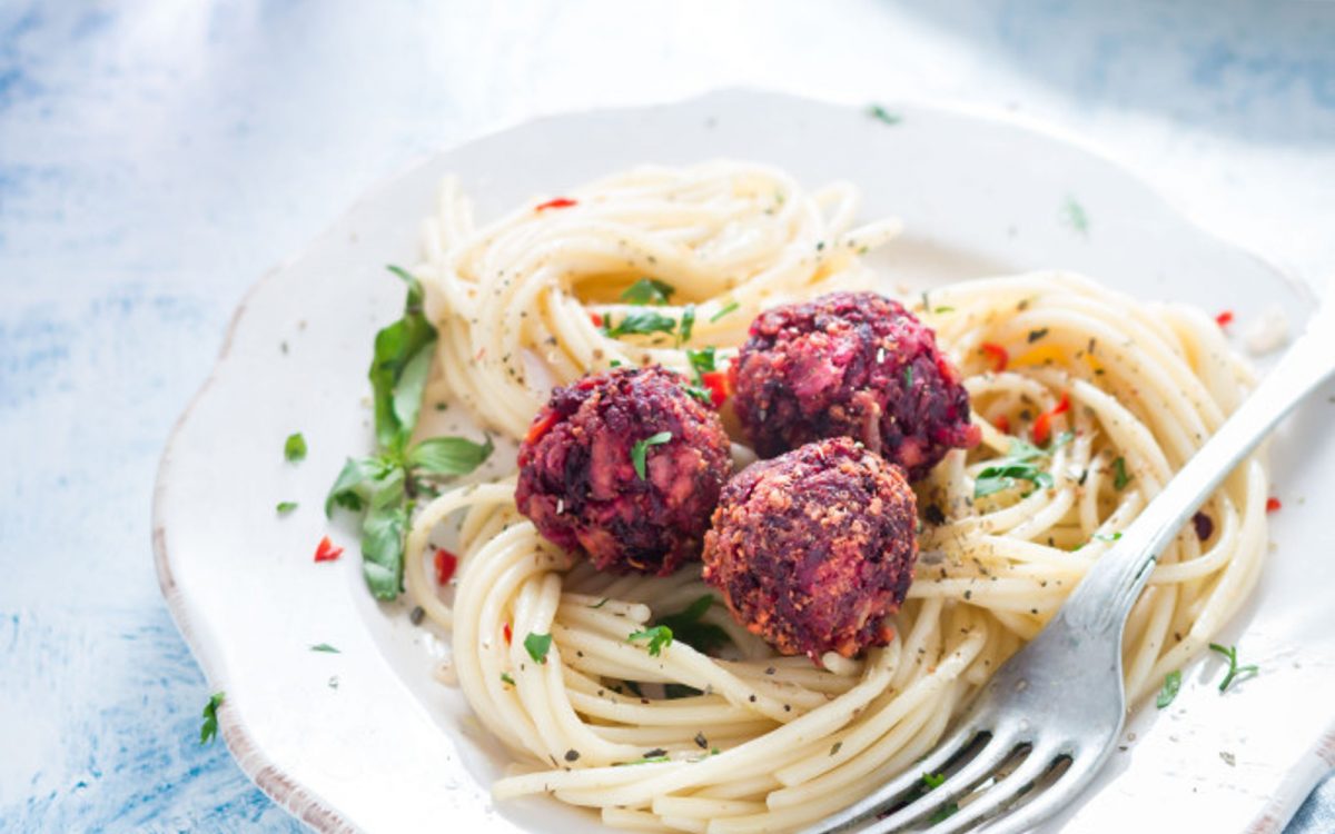 Vegan meatballs with pasta