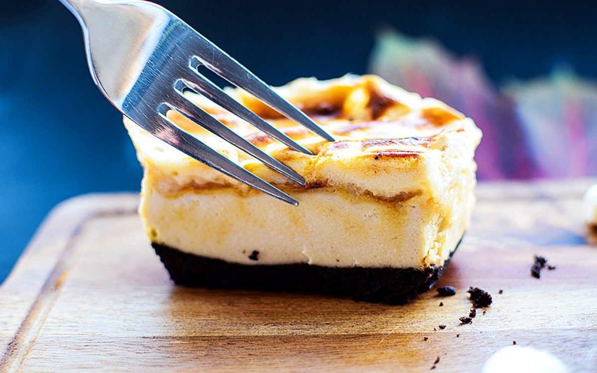 Vegan Baked Marshmallow and Oreo Cheesecake