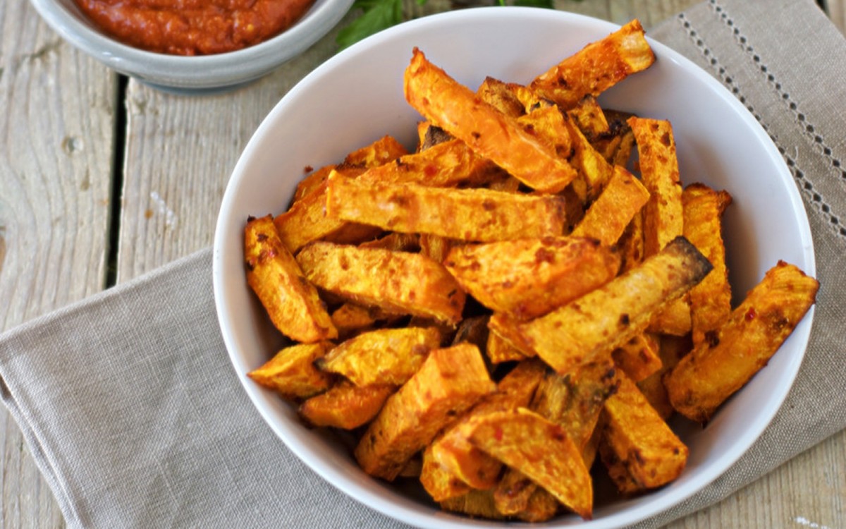 Harissa sweet potato fries with bbq sauce