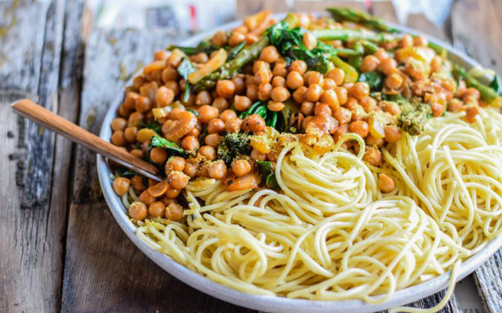 Spicy Vegetables and Chickpea Pasta