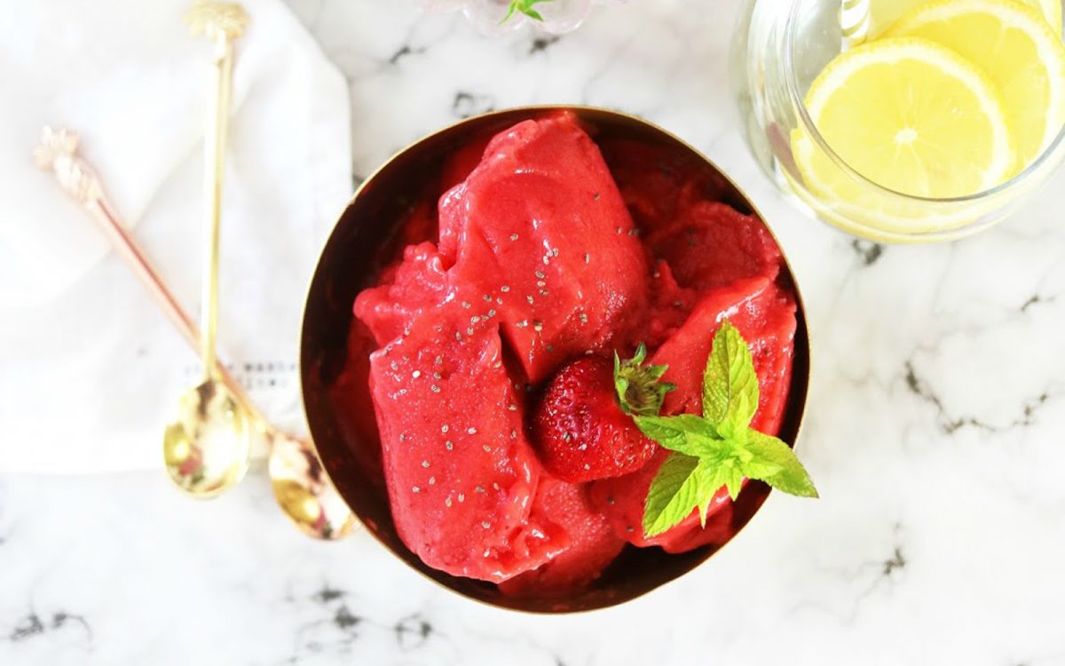 Vegan Raw 3-Ingredient Strawberry Sorbet 