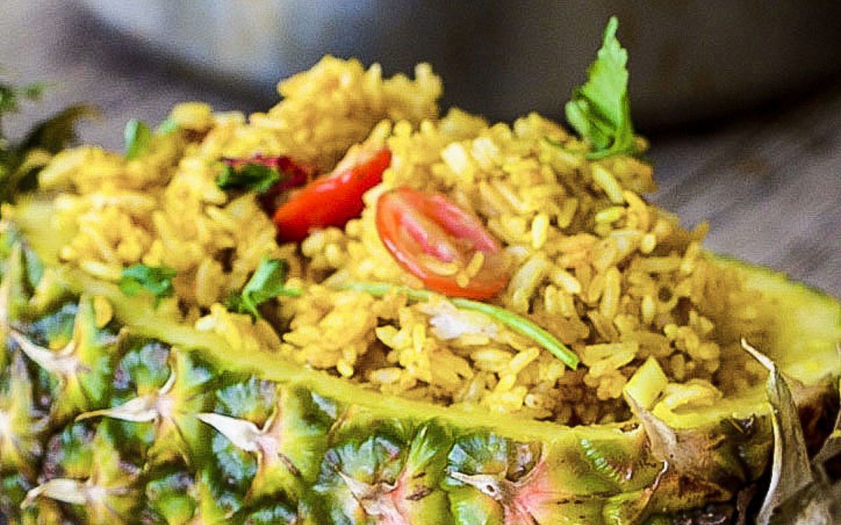 Pineapple fried rice with cashews