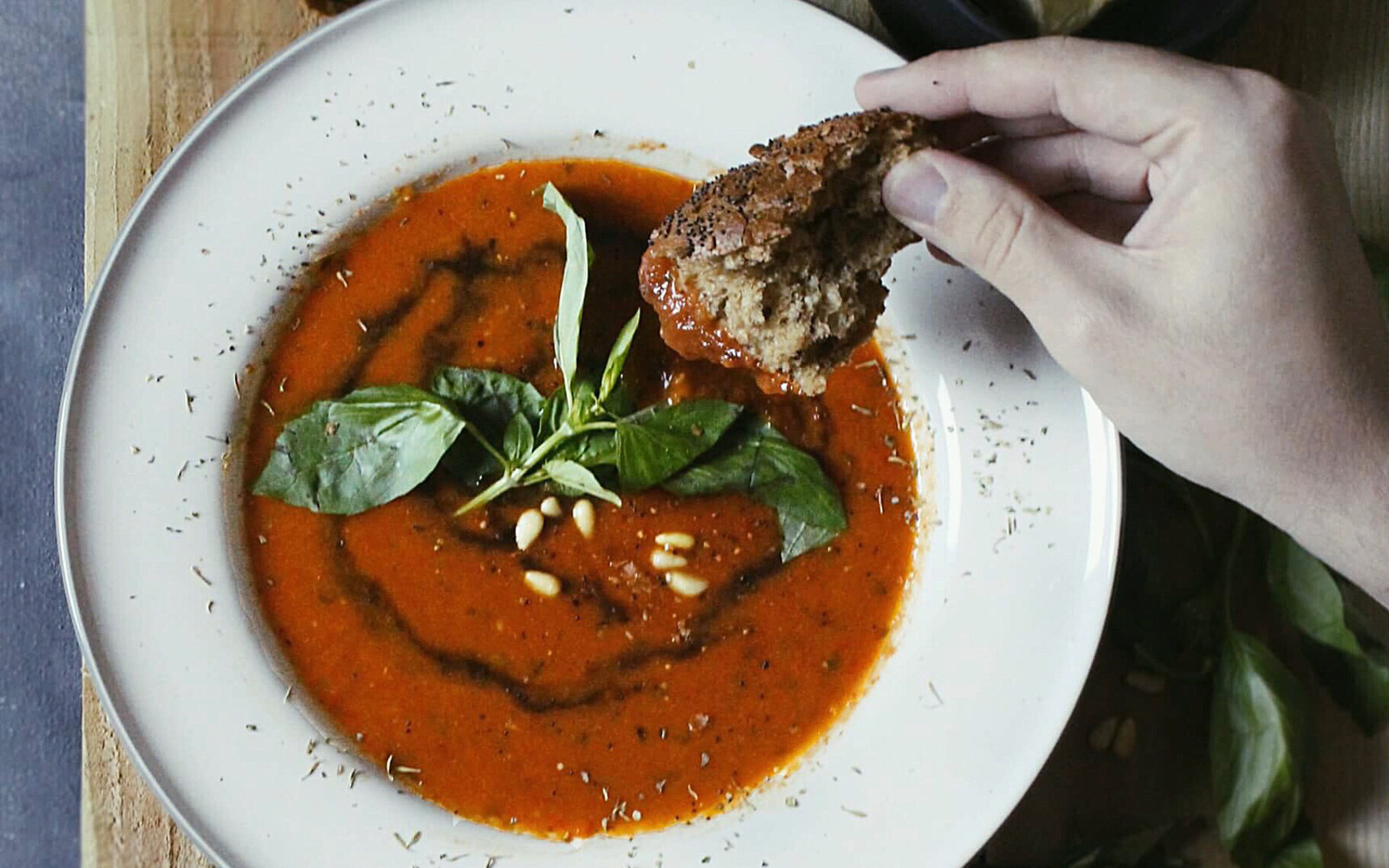 Vegan Roasted Tomato and Pepper Soup