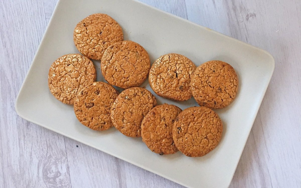 Healthy Ginger Raisin Biscuits