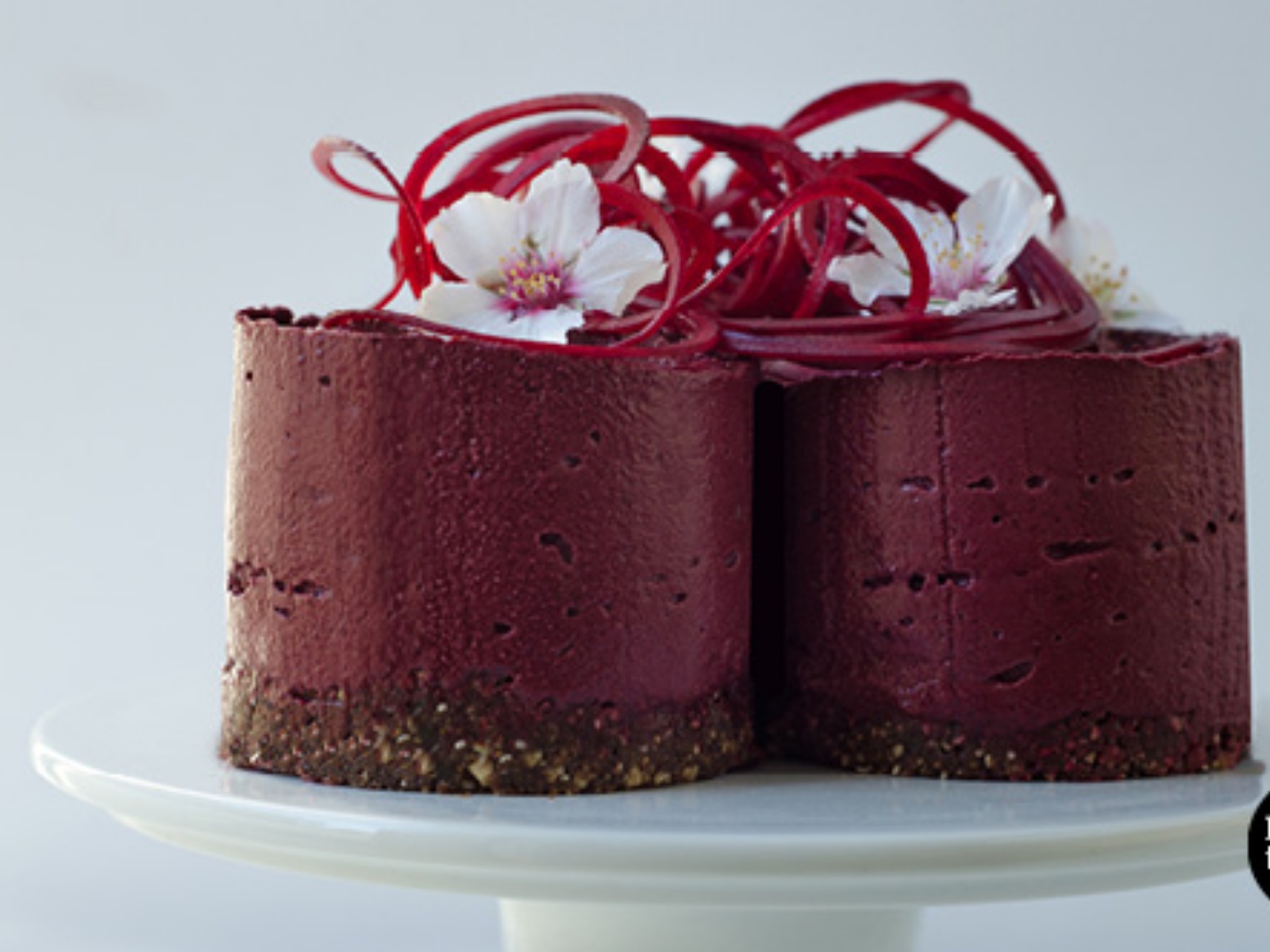 Свекольный торт рецепт. Шоколадно свекольный пирог. Свекольно шоколадный торт. Свекольный торт. Десерт из свеклы.