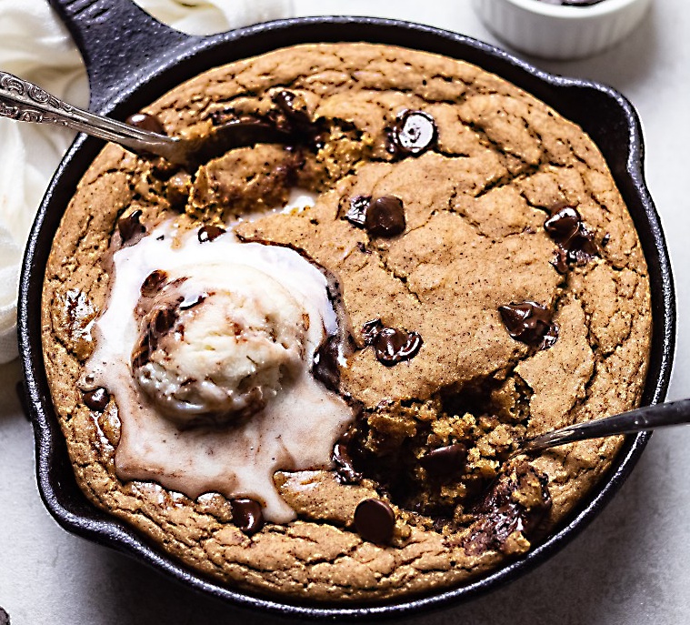 peanut butter chocolate chip skillet cookie
