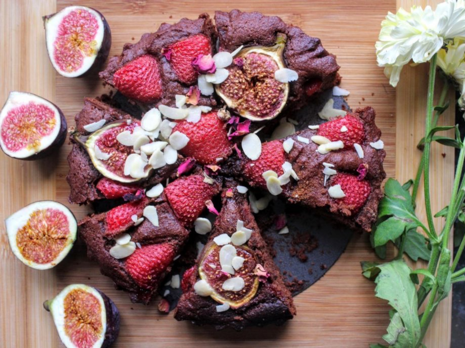 Chocolate cake, figs and raspberries