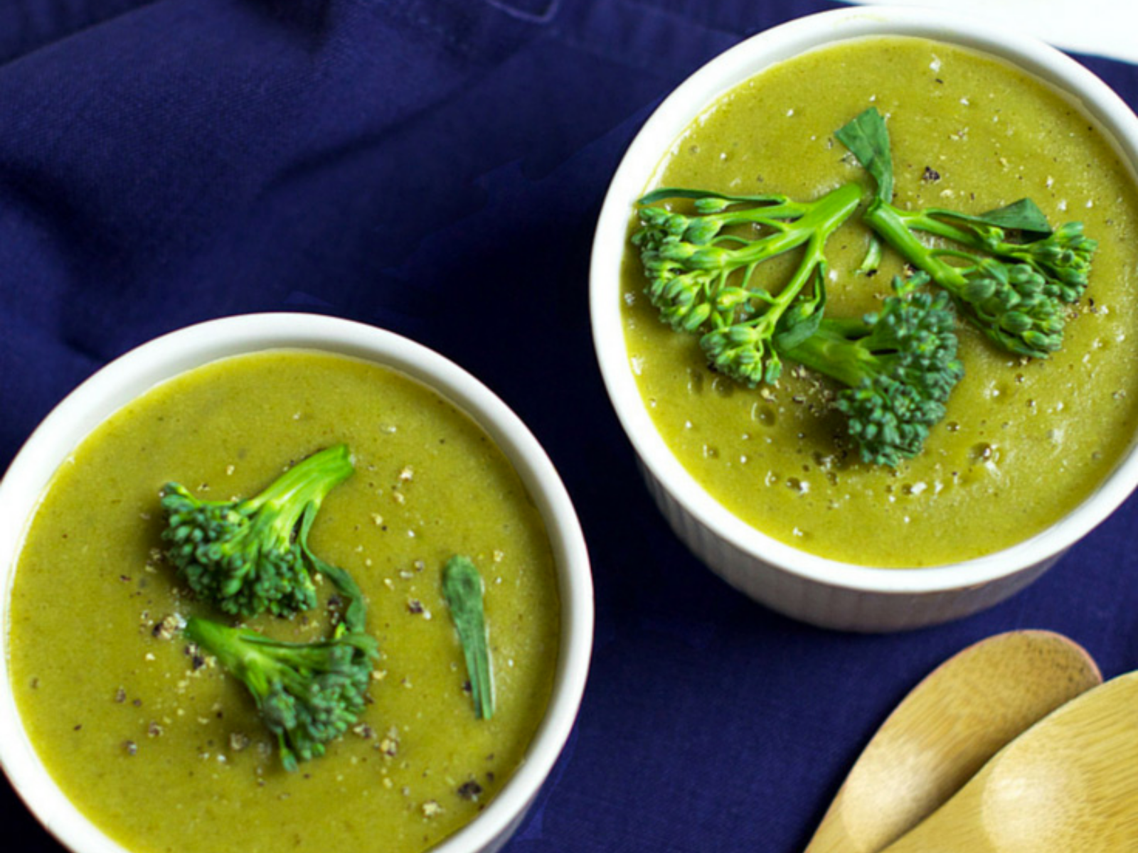 Creamy vegan broccoli soup