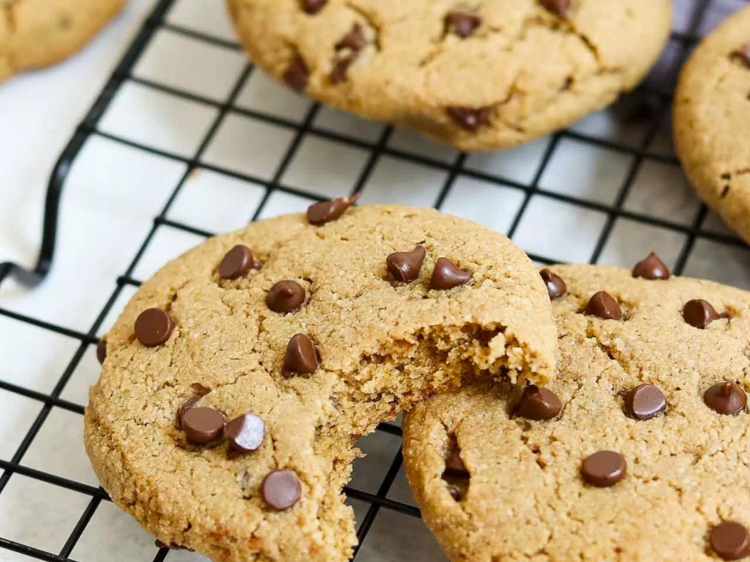 Healthier Gluten-Free Chocolate Chip Cookies 
