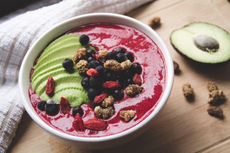 vegan berry smoothie bowl