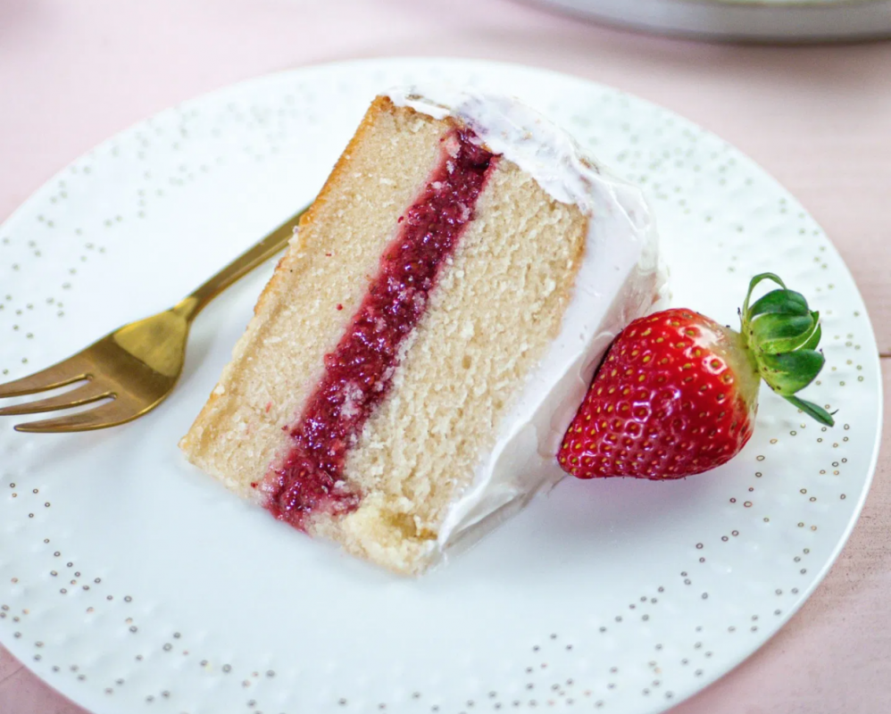 Vegan Easy Vanilla Cake with Strawberry Jam
