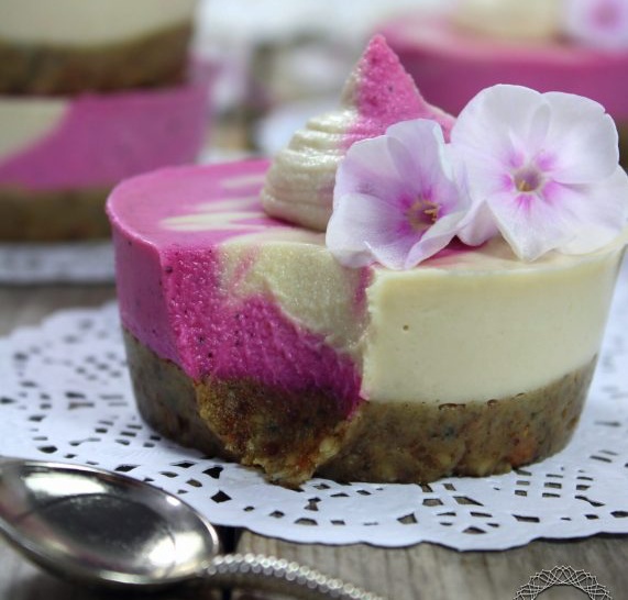 Vegan Pitaya Mini Cheesecakes with Lemon