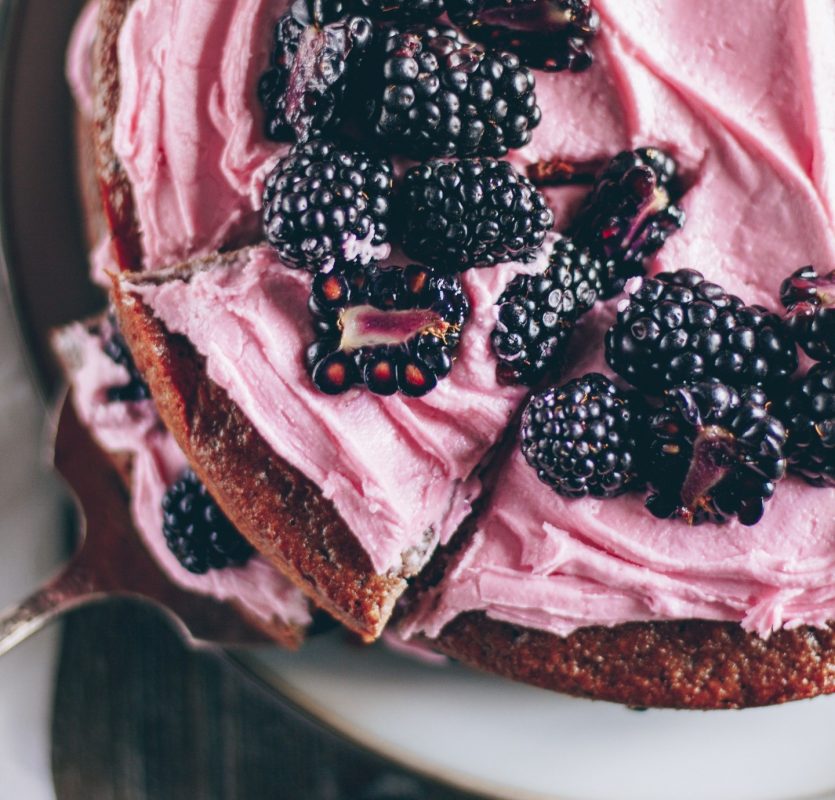 Vegan raspberry cake with dark chocolate