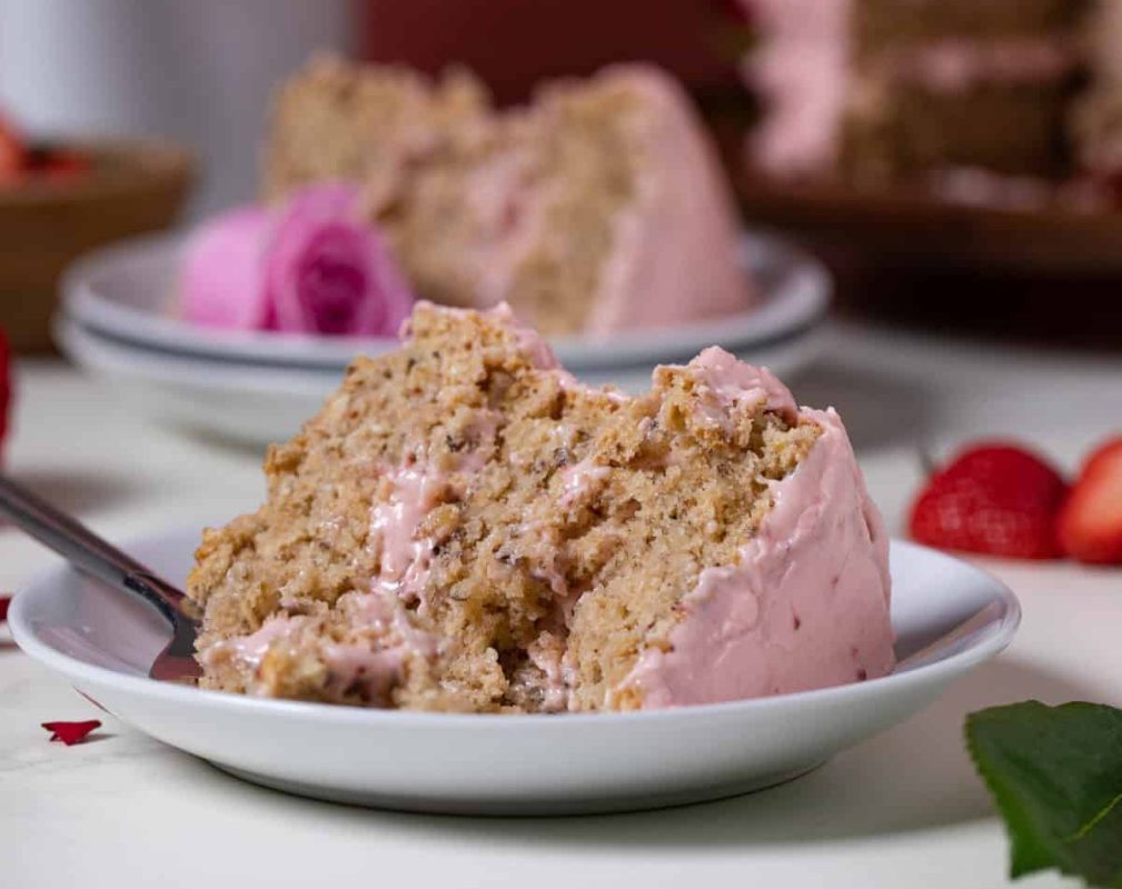 Vegan Strawberry Cake with Oatmeal