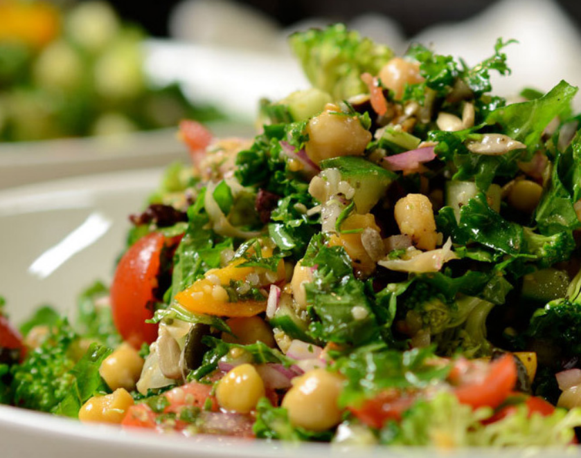 Crunchy Mediterranean Salad [Vegan]