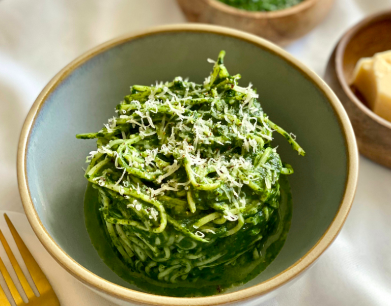 Vegan Easy Garlic Spinach Pasta Sauce